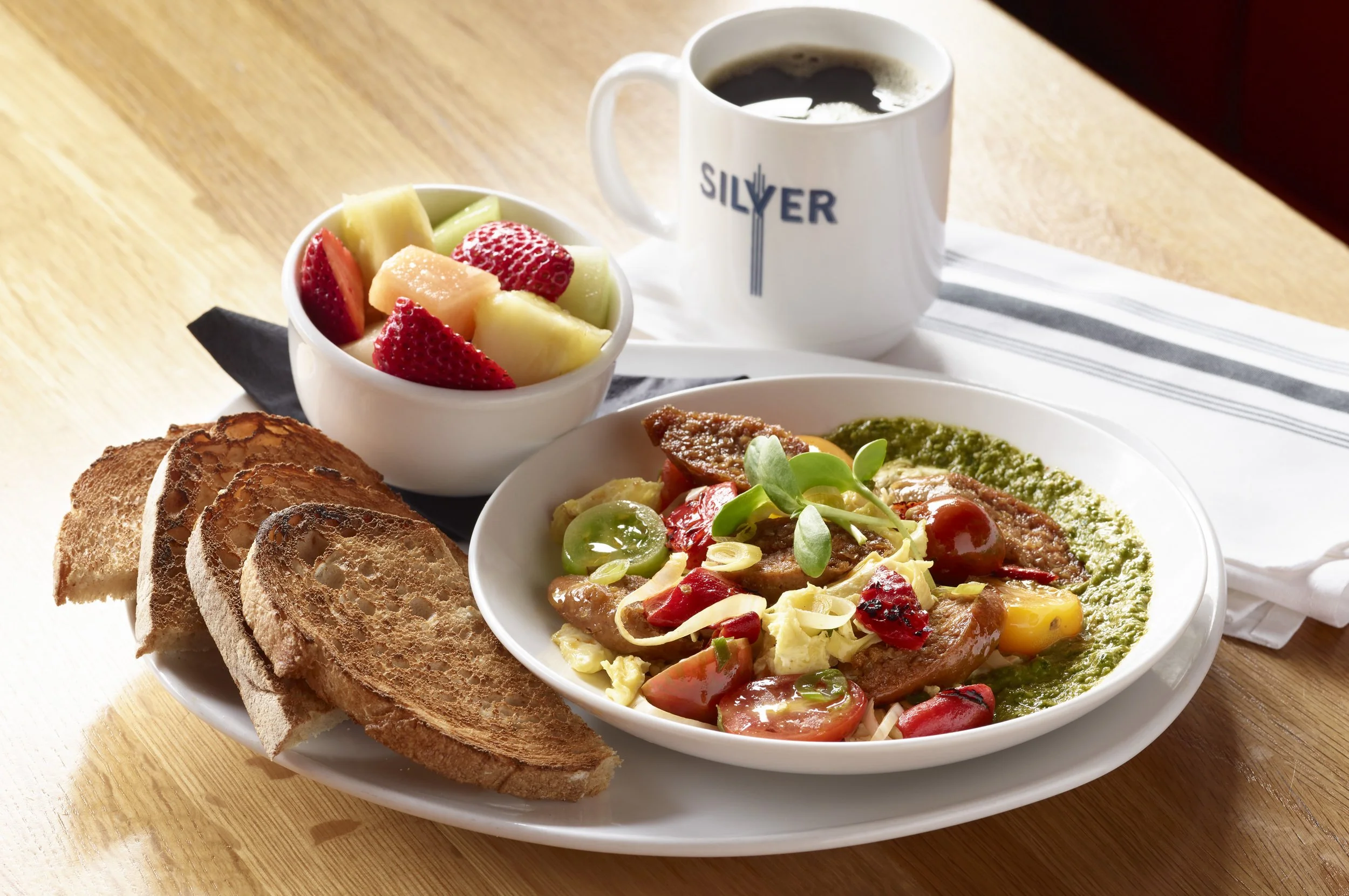シルバーのモーニングセット、4点 Silver New American Brasserie - Start Fresh in Bethesda & DC